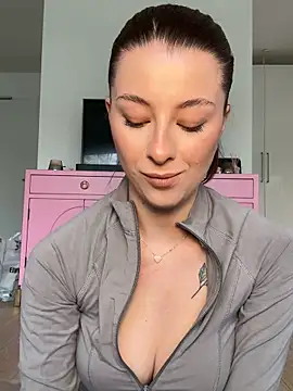 Mia-Minou online show from April 2026 07:58:02 AM