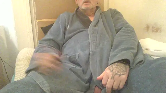 Snapshot of oldenglishguy chatting on October 2025 03:07:01 PM oldenglishguy online show from October 2025 03:07:01 PM