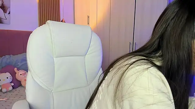 mia nevaeh online show from October 2025 09:08:02 PM