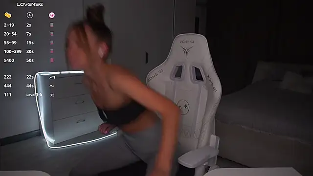 Snapshot of Evelinka chatting on October 2025 03:20:02 PM Evelinka online show from October 2025 03:20:02 PM