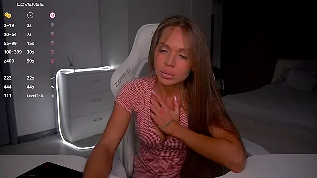 Snapshot of Evelinka chatting on November 2025 02:17:01 PM Evelinka online show from November 2025 02:17:01 PM