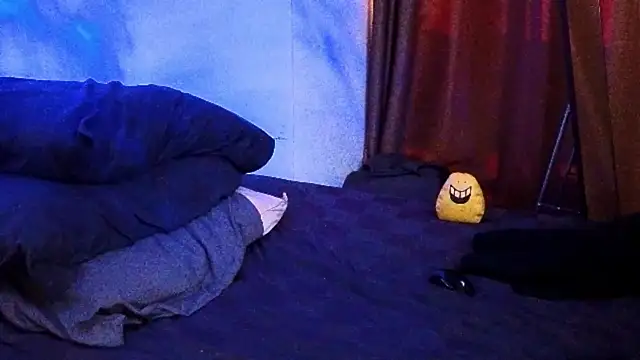 Snapshot of LuvNuk chatting on January 2025 12:09:01 AM LuvNuk online show from January 2025 12:09:01 AM