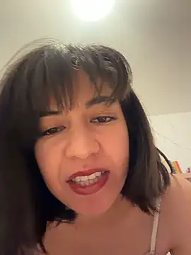 Snapshot of BitchyBratxxx chatting on April 2026 12:32:01 PM BitchyBratxxx online show from April 2026 12:32:01 PM