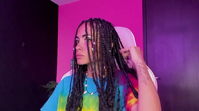 Snapshot of Juanadearco5 chatting on December 2024 07:00:01 PM Juanadearco5 online show from December 2024 07:00:01 PM