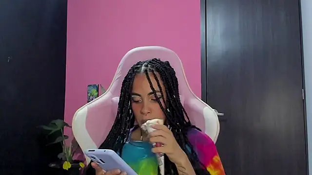 Snapshot of Juanadearco5 chatting on December 2024 11:02:01 PM Juanadearco5 online show from December 2024 11:02:01 PM