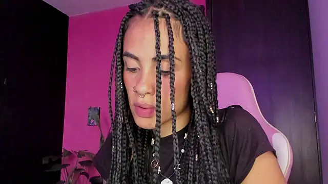 Snapshot of Juanadearco5 chatting on December 2024 09:37:02 PM Juanadearco5 online show from December 2024 09:37:02 PM