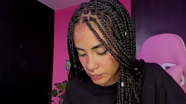 Snapshot of Juanadearco5 chatting on December 2024 10:04:02 PM Juanadearco5 online show from December 2024 10:04:02 PM