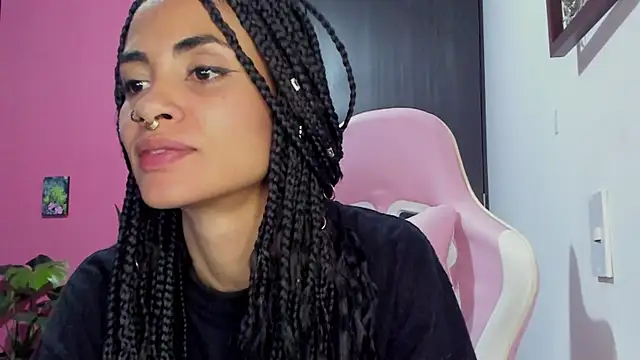 Snapshot of Juanadearco5 chatting on December 2024 01:10:01 AM Juanadearco5 online show from December 2024 01:10:01 AM