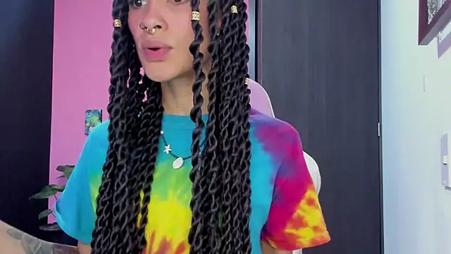 Snapshot of Juanadearco5 chatting on December 2024 10:10:02 PM Juanadearco5 online show from December 2024 10:10:02 PM