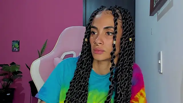 Snapshot of Juanadearco5 chatting on December 2024 01:25:01 AM Juanadearco5 online show from December 2024 01:25:01 AM