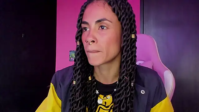 Snapshot of Juanadearco5 chatting on December 2024 09:51:01 PM Juanadearco5 online show from December 2024 09:51:01 PM