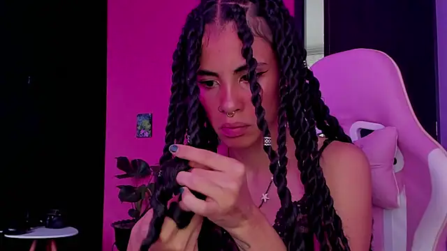 Snapshot of Juanadearco5 chatting on December 2024 05:54:02 PM Juanadearco5 online show from December 2024 05:54:02 PM