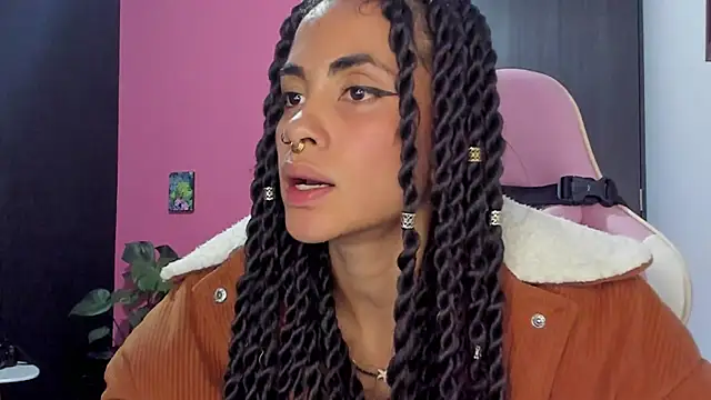 Snapshot of Juanadearco5 chatting on December 2024 01:15:02 AM Juanadearco5 online show from December 2024 01:15:02 AM