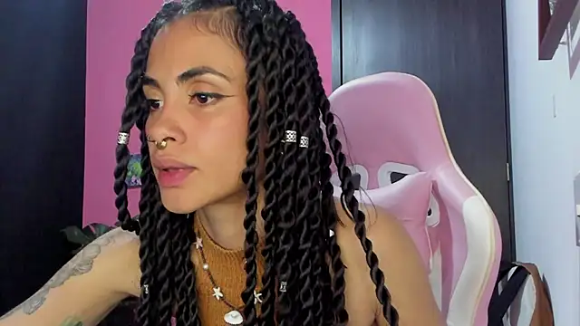 Snapshot of Juanadearco5 chatting on January 2025 12:17:02 AM Juanadearco5 online show from January 2025 12:17:02 AM