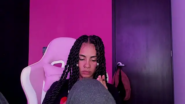 Snapshot of Juanadearco5 chatting on January 2025 09:34:01 PM Juanadearco5 online show from January 2025 09:34:01 PM