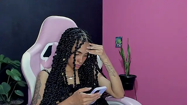 Snapshot of Juanadearco5 chatting on January 2025 01:16:02 AM Juanadearco5 online show from January 2025 01:16:02 AM