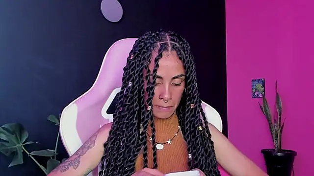 Snapshot of Juanadearco5 chatting on January 2025 08:36:01 PM Juanadearco5 online show from January 2025 08:36:01 PM