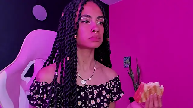 Snapshot of Juanadearco5 chatting on January 2025 03:53:02 PM Juanadearco5 online show from January 2025 03:53:02 PM