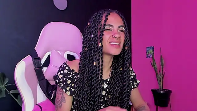 Snapshot of Juanadearco5 chatting on January 2025 06:54:02 PM Juanadearco5 online show from January 2025 06:54:02 PM