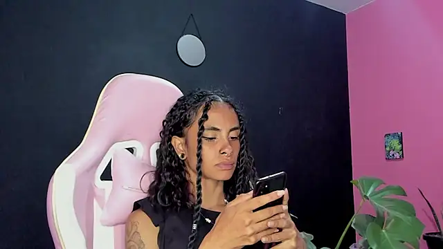 Snapshot of Juanadearco5 chatting on January 2025 12:12:01 AM Juanadearco5 online show from January 2025 12:12:01 AM