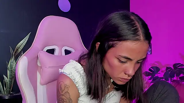 Snapshot of Juanadearco5 chatting on February 2025 03:32:01 PM Juanadearco5 online show from February 2025 03:32:01 PM