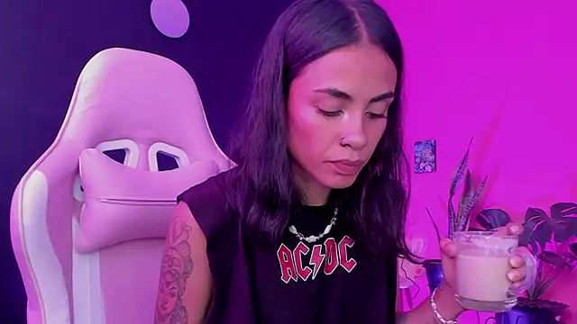 Snapshot of Juanadearco5 chatting on February 2025 12:43:02 PM Juanadearco5 online show from February 2025 12:43:02 PM