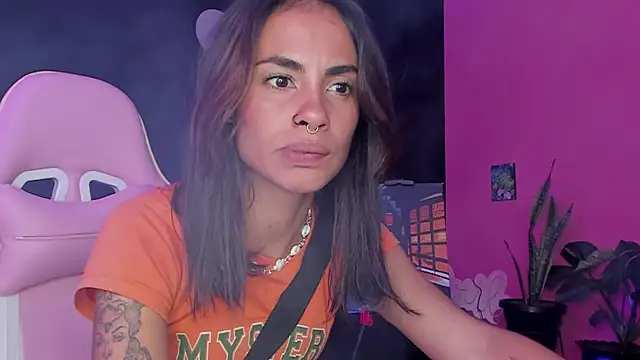 Snapshot of Juanadearco5 chatting on February 2025 04:52:01 PM Juanadearco5 online show from February 2025 04:52:01 PM