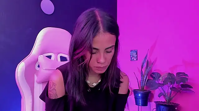 Snapshot of Juanadearco5 chatting on February 2025 01:00:02 PM Juanadearco5 online show from February 2025 01:00:02 PM