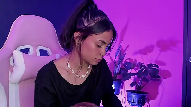 Snapshot of Juanadearco5 chatting on February 2025 09:05:02 PM Juanadearco5 online show from February 2025 09:05:02 PM