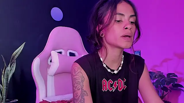 Snapshot of Juanadearco5 chatting on February 2025 03:27:01 PM Juanadearco5 online show from February 2025 03:27:01 PM