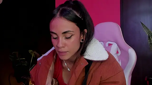 Snapshot of Juanadearco5 chatting on March 2025 06:43:02 PM Juanadearco5 online show from March 2025 06:43:02 PM