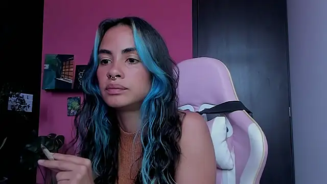 Juanadearco5 online show from December 2025 06:03:02 PM