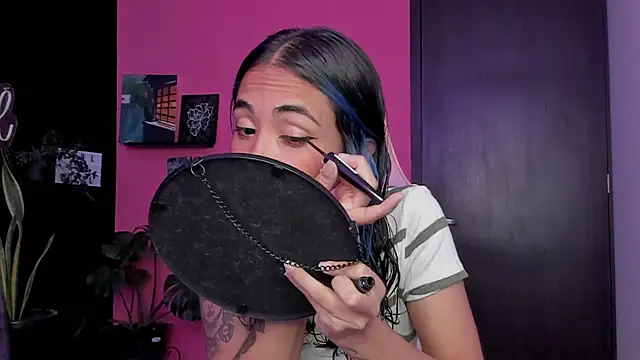 Juanadearco5 online show from December 2025 07:21:01 PM