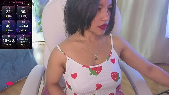 Snapshot of petite_molly_ chatting on November 2025 02:06:02 PM petite molly online show from November 2025 02:06:02 PM