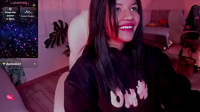 Snapshot of petite_molly_ chatting on November 2025 12:19:02 PM petite molly online show from November 2025 12:19:02 PM