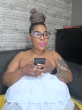 Snapshot of ExclusiveLeexx chatting on October 2025 01:07:01 PM ExclusiveLeexx online show from October 2025 01:07:01 PM