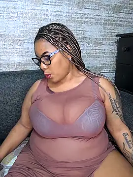 Snapshot of ExclusiveLeexx chatting on October 2025 07:10:02 AM ExclusiveLeexx online show from October 2025 07:10:02 AM