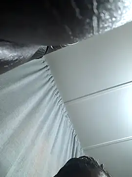 Snapshot of ExclusiveLeexx chatting on November 2025 04:22:01 PM ExclusiveLeexx online show from November 2025 04:22:01 PM