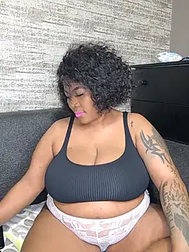 Snapshot of ExclusiveLeexx chatting on December 2025 04:59:02 PM ExclusiveLeexx online show from December 2025 04:59:02 PM