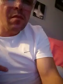 Snapshot of Vinyboy69 chatting on November 2025 09:32:01 PM Vinyboy69 online show from November 2025 09:32:01 PM