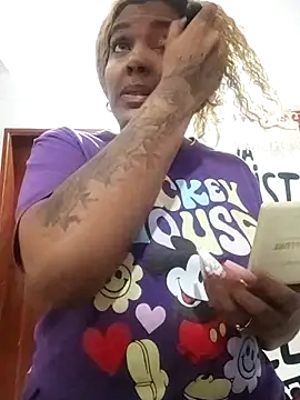 ELLA KELLY online show from November 2025 11:45:01 AM