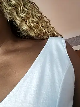 ELLA KELLY online show from January 2026 11:37:01 AM