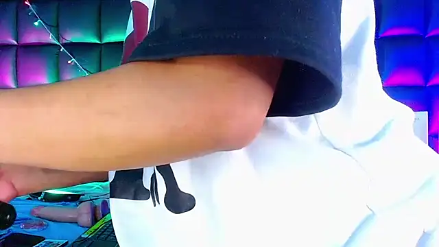 kuromi69 online show from January 2025 09:00:01 AM