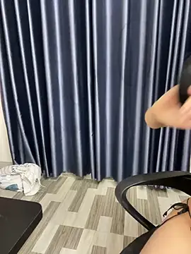 Snapshot of Louis_Baby chatting on December 2024 01:33:01 PM Louis Baby online show from December 2024 01:33:01 PM