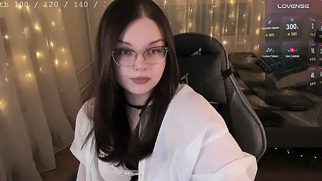 EvaBae online show from December 2025 07:45:02 PM