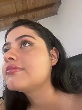 Stephania 18 online show from January 2026 06:57:02 PM