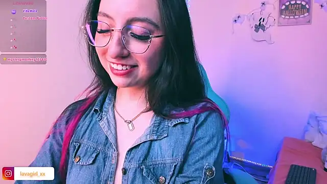 Snapshot of Julieta_cott chatting on October 2025 10:53:02 PM Julieta cott online show from October 2025 10:53:02 PM