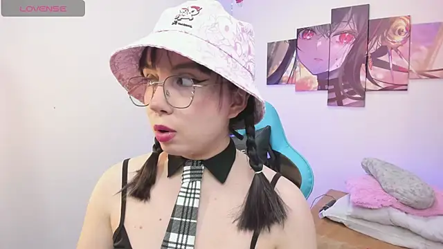 Snapshot of Julieta_cott chatting on June 2026 02:27:02 AM Julieta cott online show from June 2026 02:27:02 AM