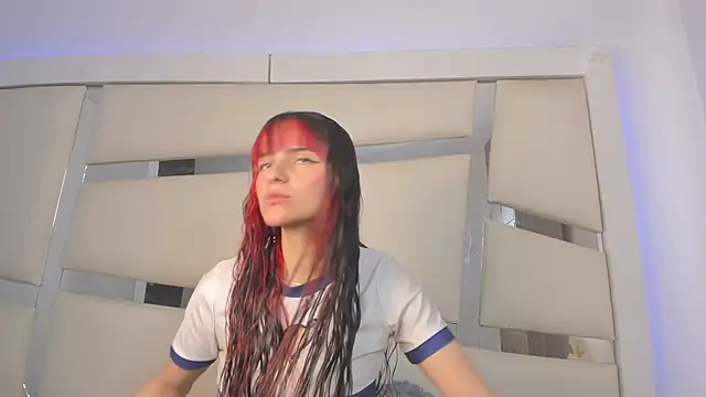 Snapshot of chrystal_js chatting on February 2025 01:21:01 PM chrystal js online show from February 2025 01:21:01 PM