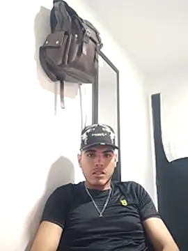 Snapshot of zCedri5CampE chatting on April 2026 06:01:02 PM zCedri5CampE online show from April 2026 06:01:02 PM